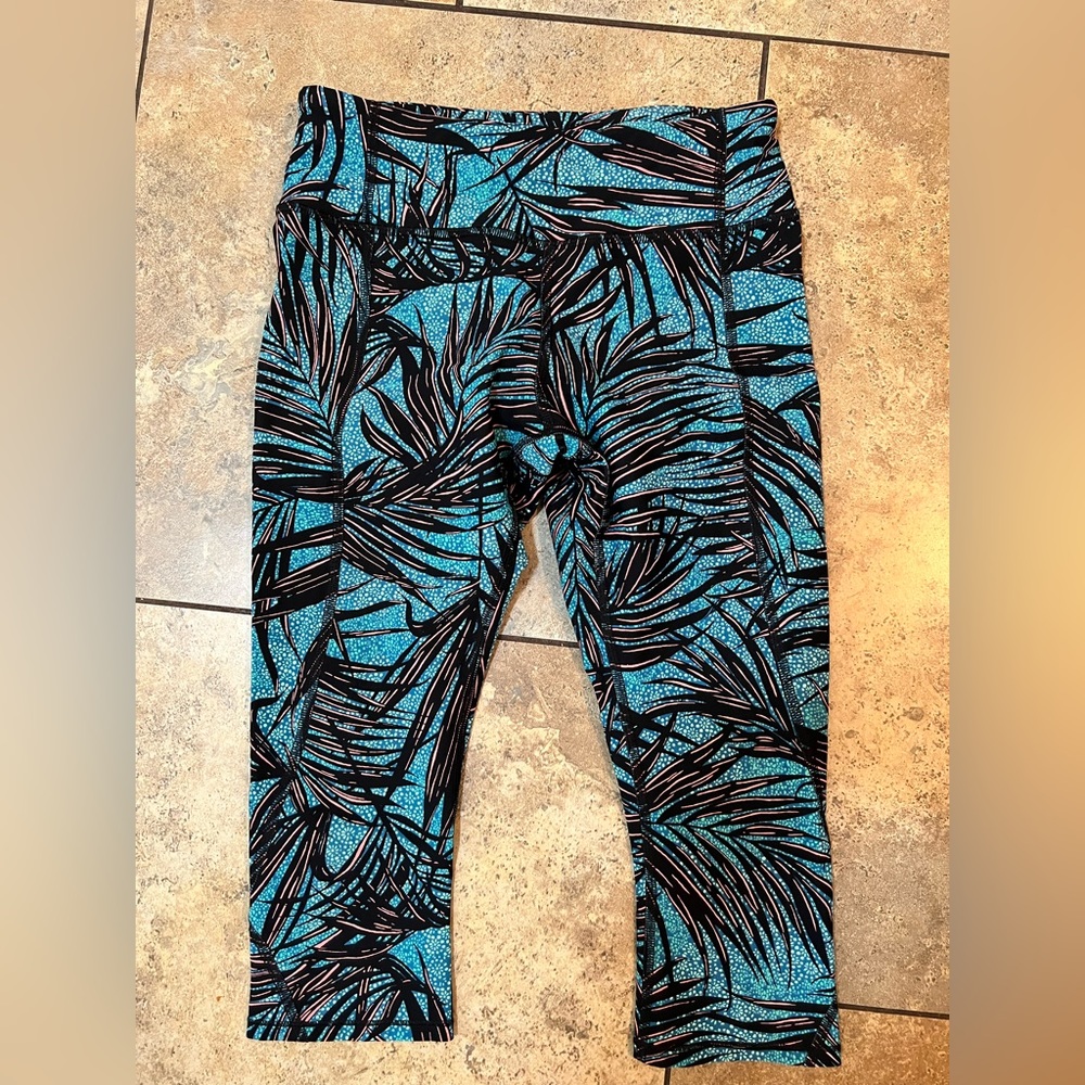 Women’s Lululemon cropped leggings